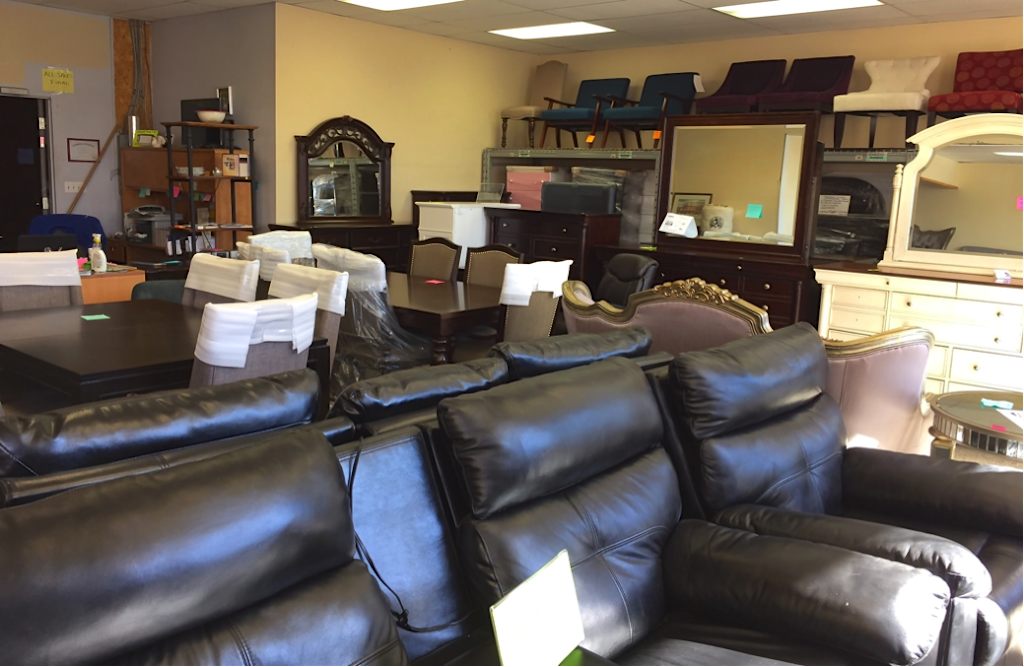 Barton Furniture Liquidation | 581 Barton St E, Hamilton, ON L8L 2Z4, Canada | Phone: (905) 526-9566