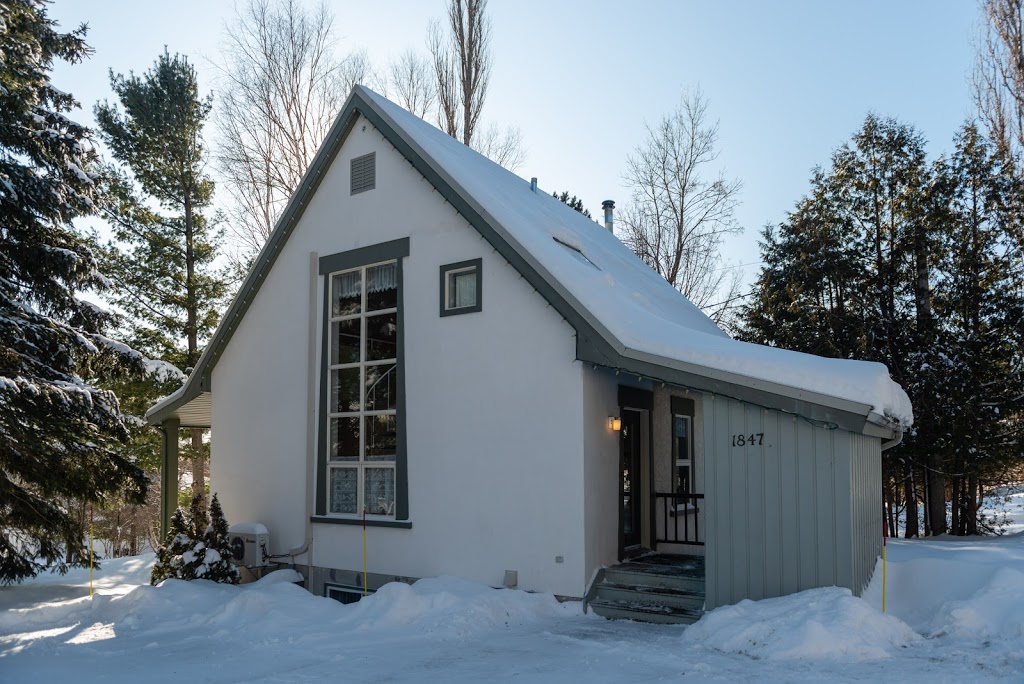 La Pionnière - 1847 | 1847 Avenue Royale, Saint-Ferréol-les-Neiges, QC G0A 3R0, Canada | Phone: (418) 826-3331