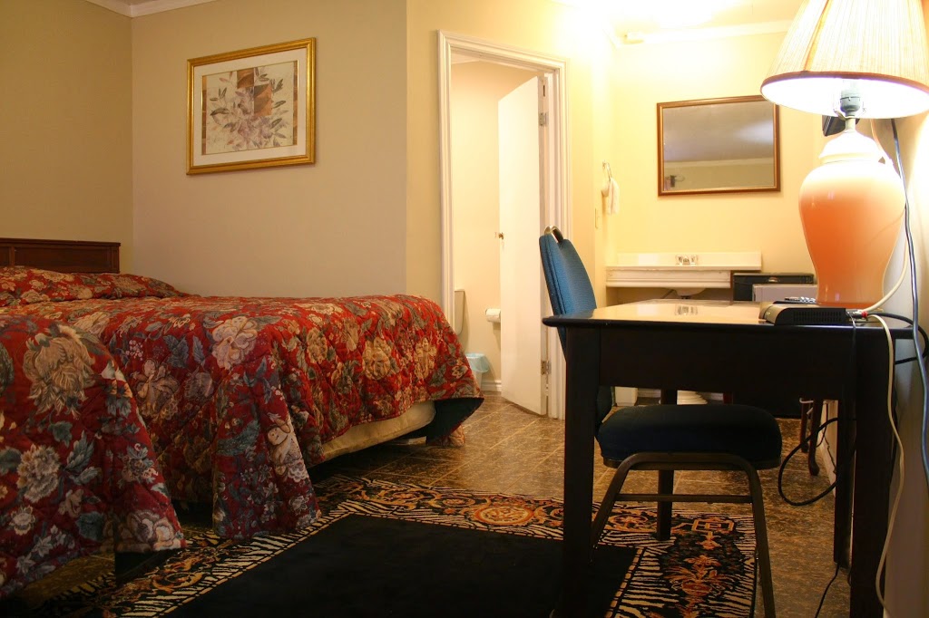 Kent Motel | 420 Grand Ave E, Chatham, ON N7L 1X2, Canada | Phone: (519) 352-9222