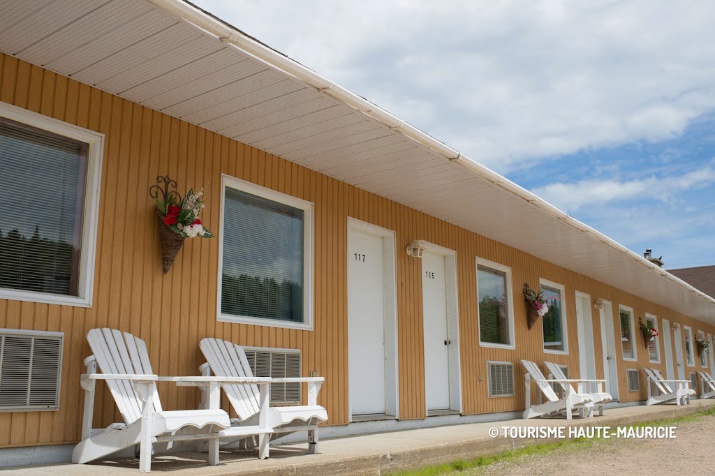 Motel de la Rivière | 3 Rue de la Rivière, La Tuque, QC G9X 4V9, Canada | Phone: (819) 523-2747