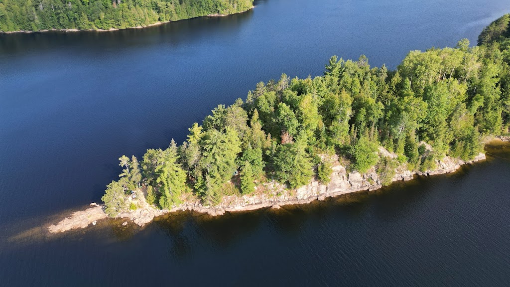 52C - Le cap siffleur | Lac du Poisson Blanc, Antoine-Labelle, QC J0X, Canada | Phone: (819) 767-2999