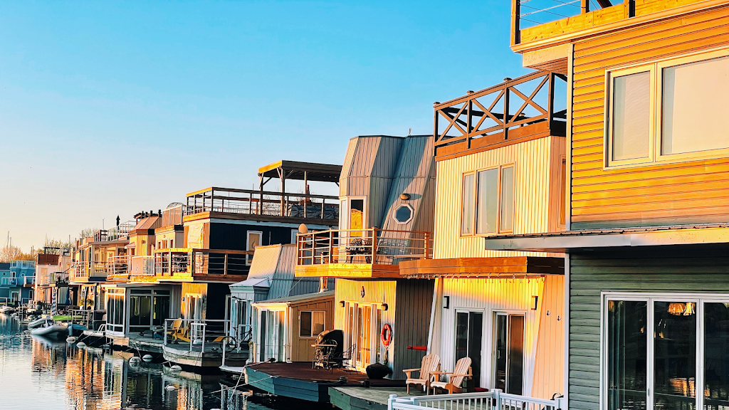 Toronto Floating Homes | 7 Brimley Rd S, Scarborough, ON M1M 3W3, Canada | Phone: (437) 221-4692