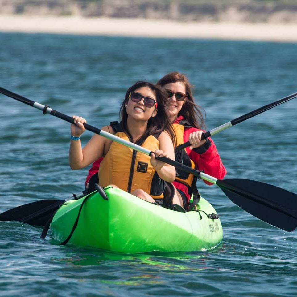 Vancouver Water Adventures | Kitsilano Beach Public Tennis Courts, Arbutus St, Vancouver, BC V6J 5N2, Canada | Phone: (604) 736-5155