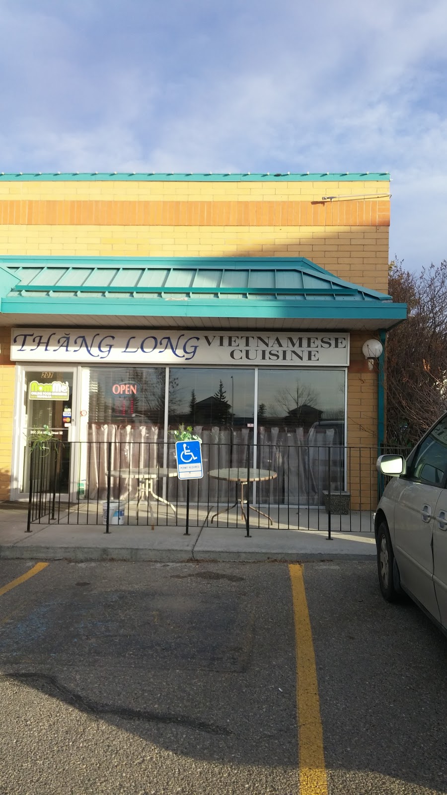 Thang Long | 304 Main St S, Airdrie, AB T4B 3M2, Canada | Phone: (403) 948-6827