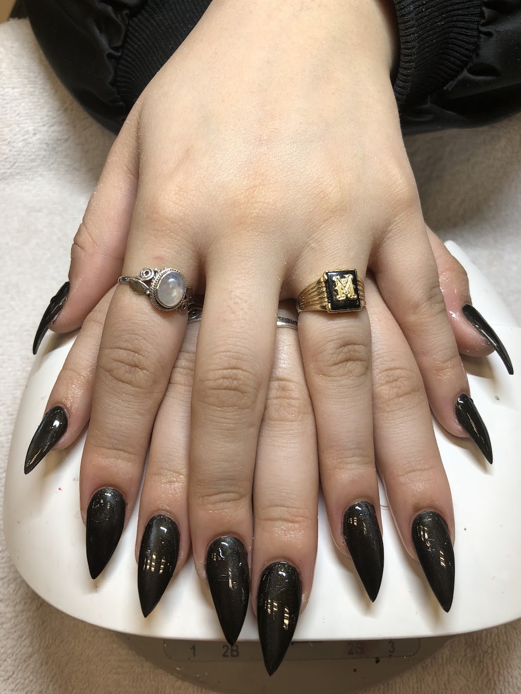 Bristol Nice Nails | 1525 Bristol Rd W #4, Mississauga, ON L5M 4Z1, Canada | Phone: (905) 813-0009