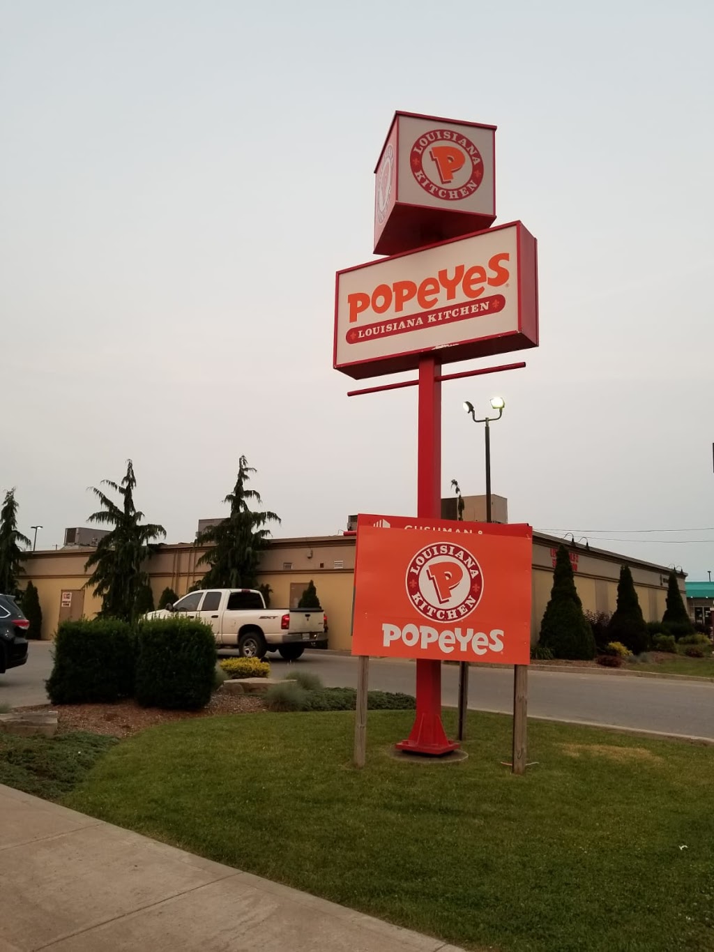 Popeyes Louisiana Kitchen | 1 275, 323 Caradoc St S Unit1, Strathroy, ON N7G 2P3, Canada | Phone: (519) 245-3312