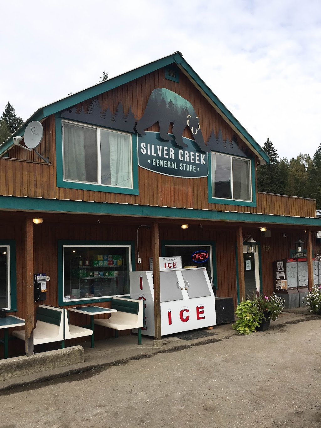 Silver Creek Store | 948 Salmon Riv Rd, Salmon Arm, BC V1E 4M1, Canada | Phone: (250) 832-4465