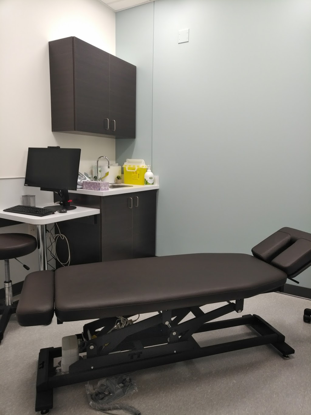 Infinity Health Centre: Medical Walk-in Clinic and Rehab Centre | 2441 Lakeshore Rd W, Oakville, ON L6L 5V5, Canada | Phone: (905) 847-2021