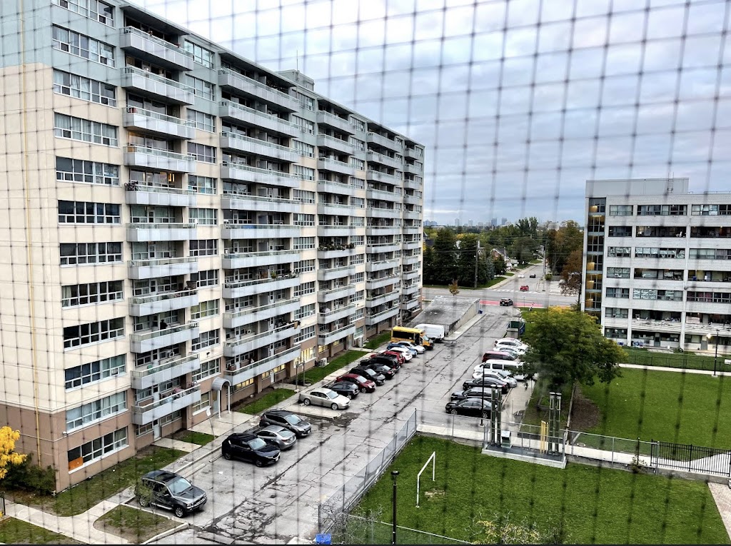 Markham Glen Condominium | 180 Markham Rd, Scarborough, ON M1M 2Z9, Canada | Phone: (416) 264-3191