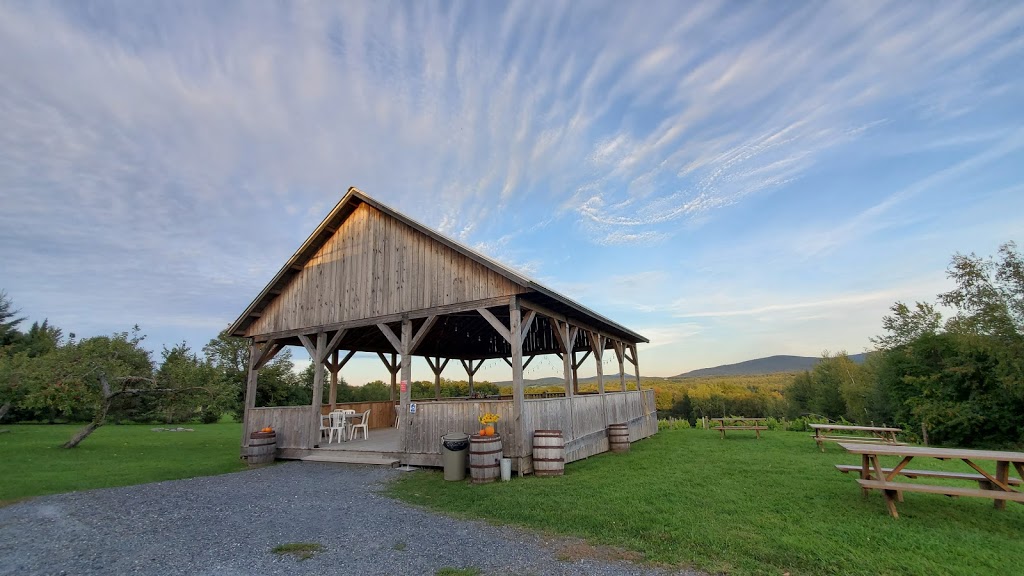 Vignoble Val Caudalies | 4921 Rue Principale, Dunham, QC J0E 1M0, Canada | Phone: (450) 295-2333