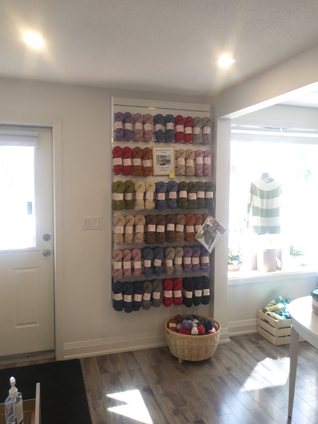 The Knitters Boutique Inc | 431 Pearl St, Burlington, ON L7R 2N2, Canada | Phone: (905) 631-3213