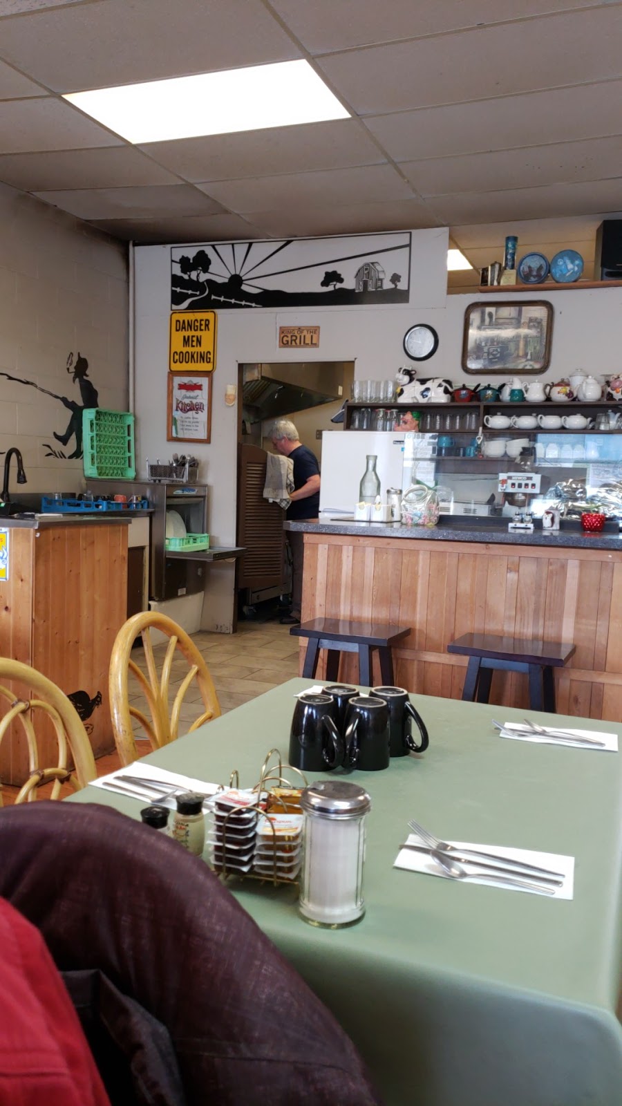 Farmhouse Cafe | 291 Island Hwy E, Parksville, BC V9P 2G9, Canada | Phone: (250) 248-5519