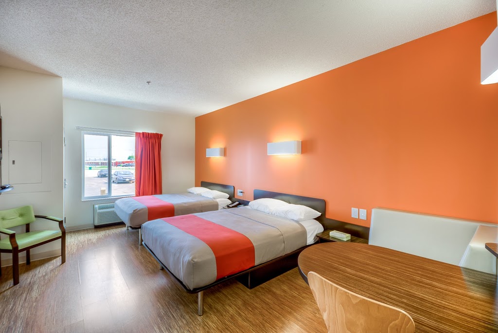 Motel 6 Headingley-Winnipeg West | 4400 Portage Ave, Headingley, MB R4H 1C6, Canada | Phone: (204) 896-9000