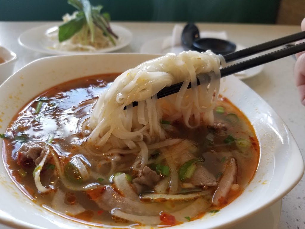 Pho Vrolls Vietnamese & Thai Food | 1490 Major MacKenzie Dr W, Maple, ON L6A 4H6, Canada | Phone: (905) 417-8868