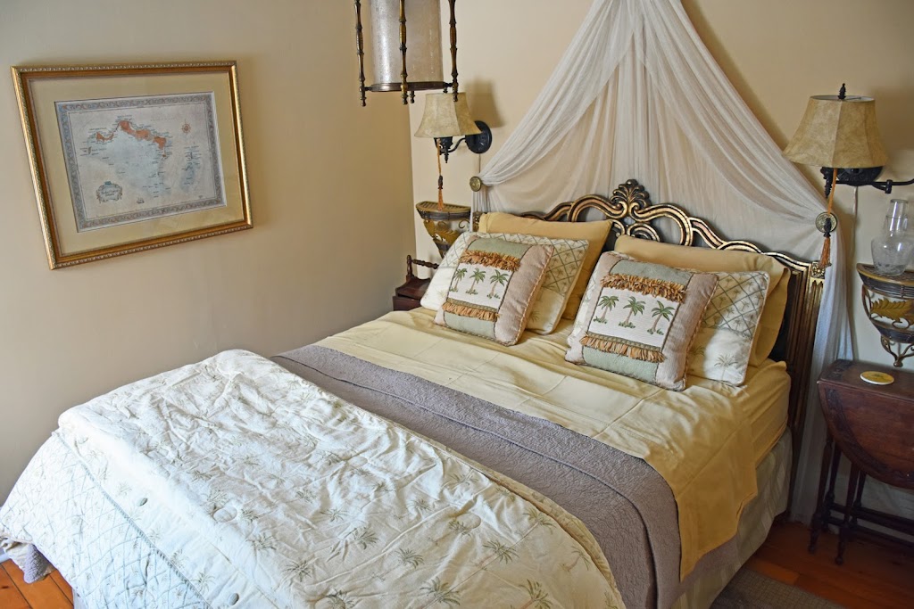 Apple Tree Historic Bed & Breakfast | 263 Regent St, Niagara-on-the-Lake, ON L0S 1J0, Canada | Phone: (905) 468-8687