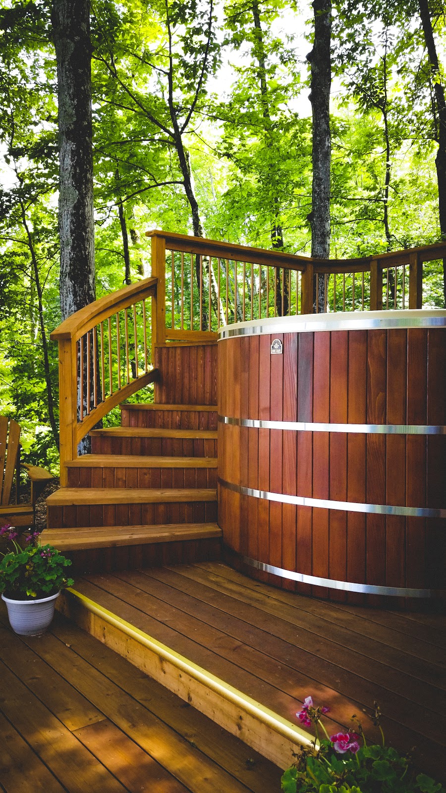 Canadian Hot Tubs Inc. | 330 Gage Ave #15, Kitchener, ON N2M 5C6, Canada | Phone: (519) 745-1651