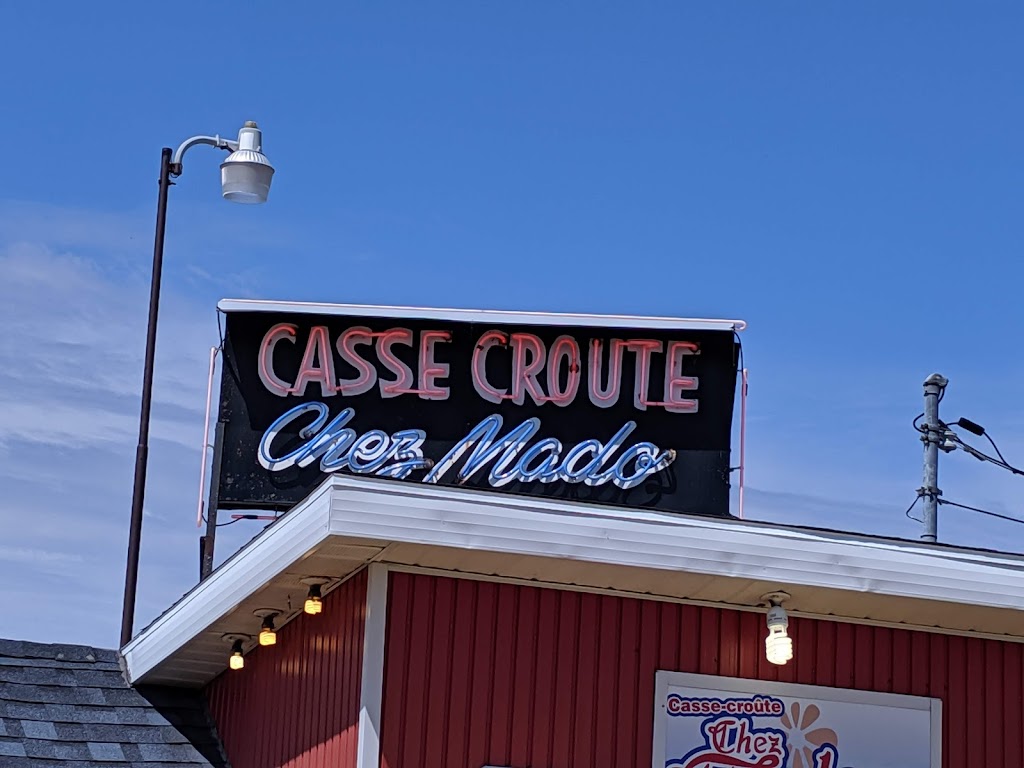 Casse-croûte Chez Mado | 325 Rue Melançon, Saint-Bruno, QC G0W 2L0, Canada | Phone: (581) 717-1312