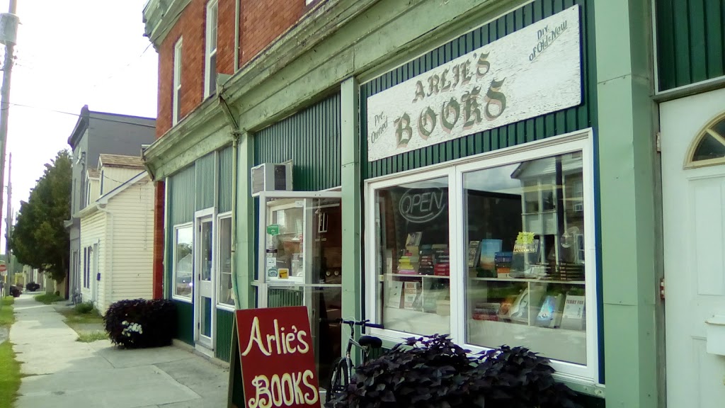 Arlies Books | 32 Market St N, Smiths Falls, ON K7A 2E6, Canada | Phone: (613) 283-0116