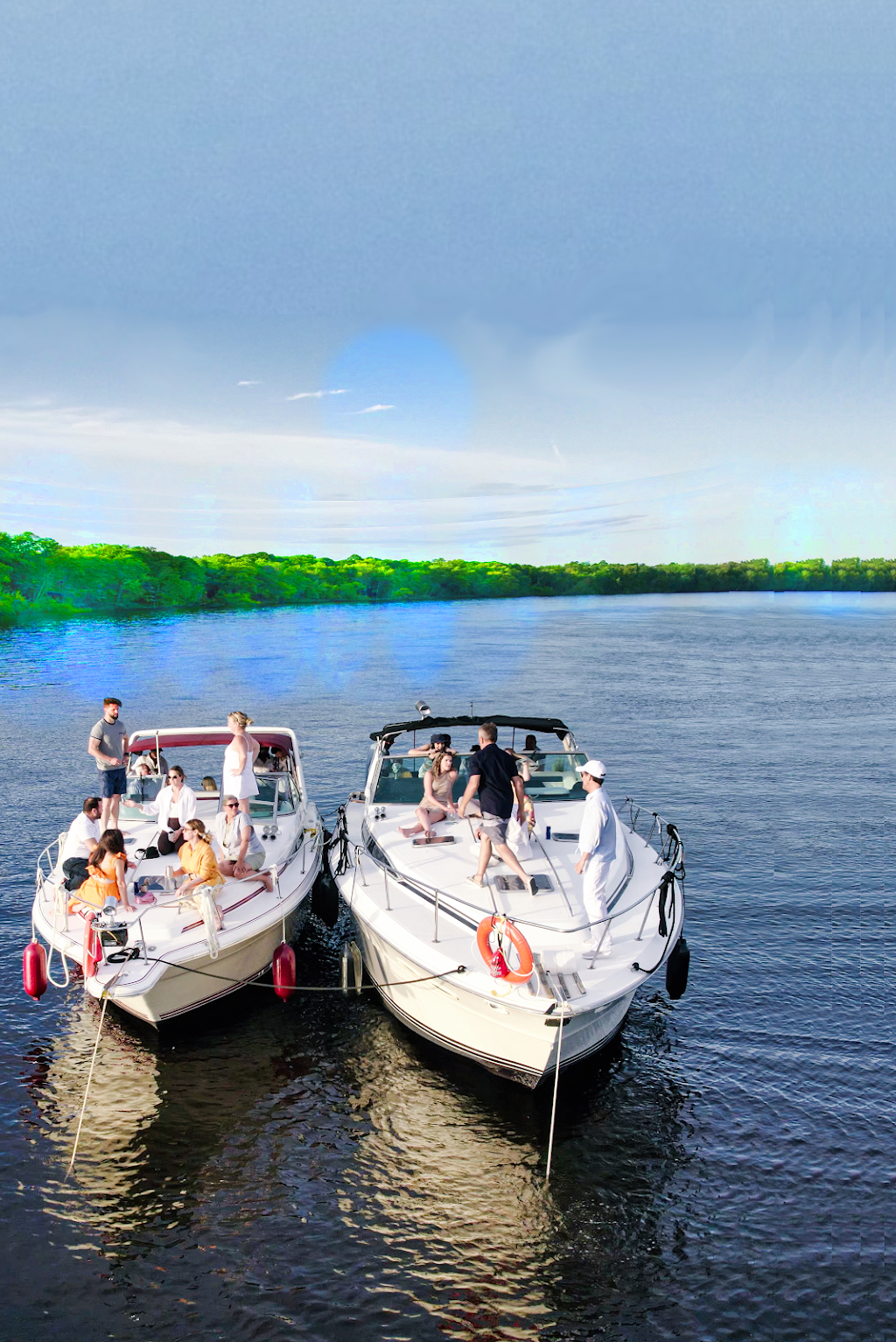 Ottawa Yacht Tours | Jacques Cartier Park Wharf, 160 Rue Laurier, Gatineau, QC J8X 3W1, Canada | Phone: (343) 550-0175