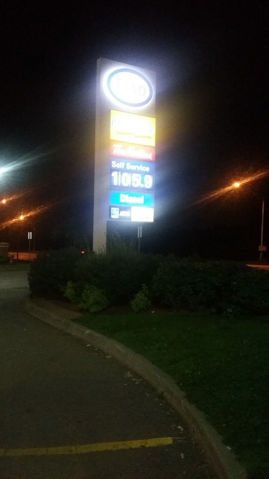 Esso | 13735 Bathurst St, Richmond Hill, ON L4E 3Z1, Canada | Phone: (905) 773-1139