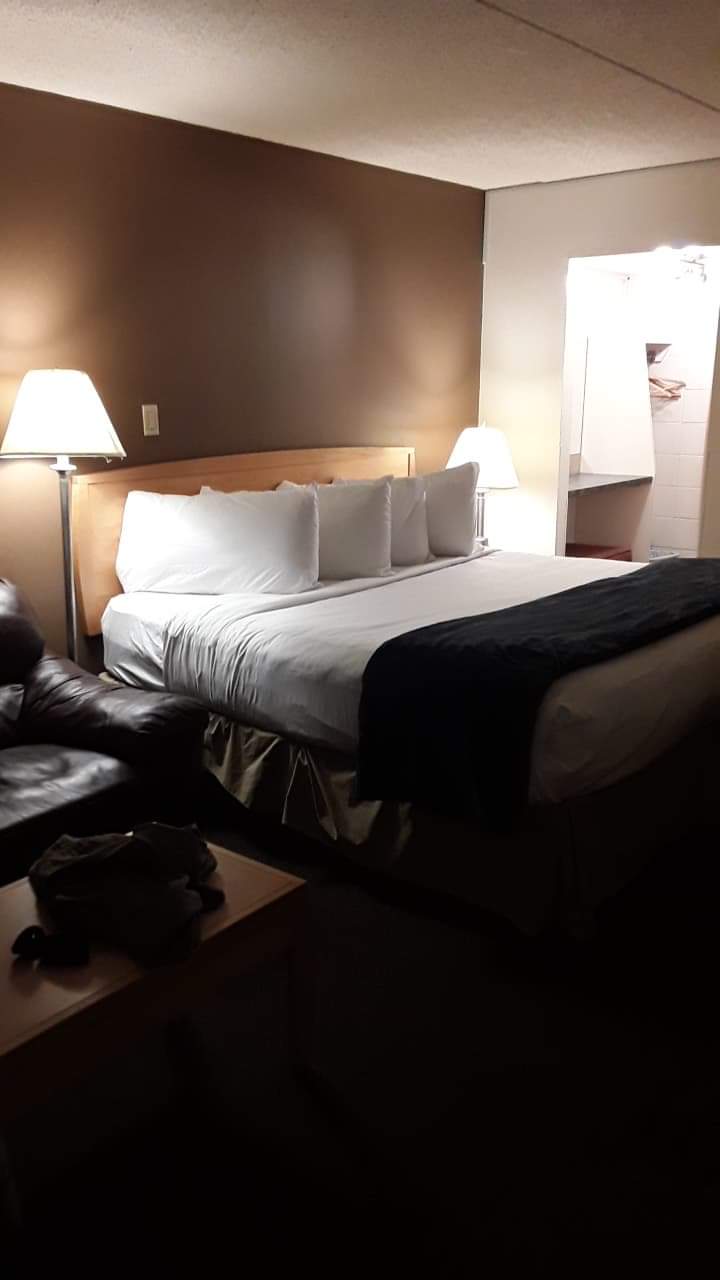 Eastglen Motor Inn | 6918 118 Ave NW, Edmonton, AB T5B 4P3, Canada | Phone: (780) 471-2610