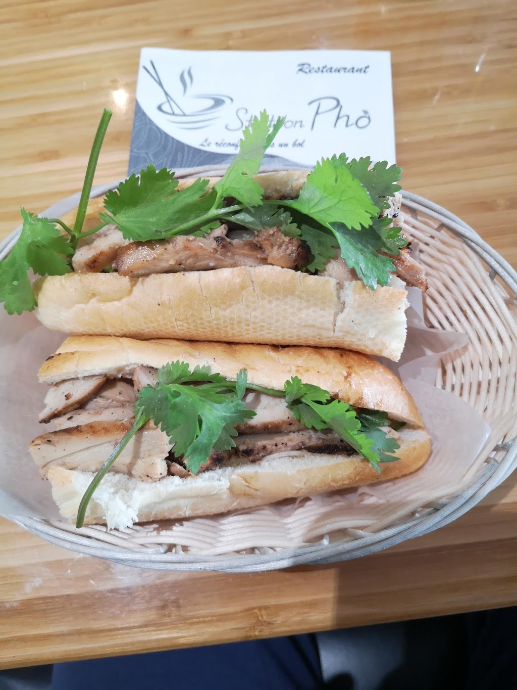 Station Pho | 327 Boulevard Saint-Martin O, Laval, QC H7M 1Y7, Canada | Phone: (450) 901-0399