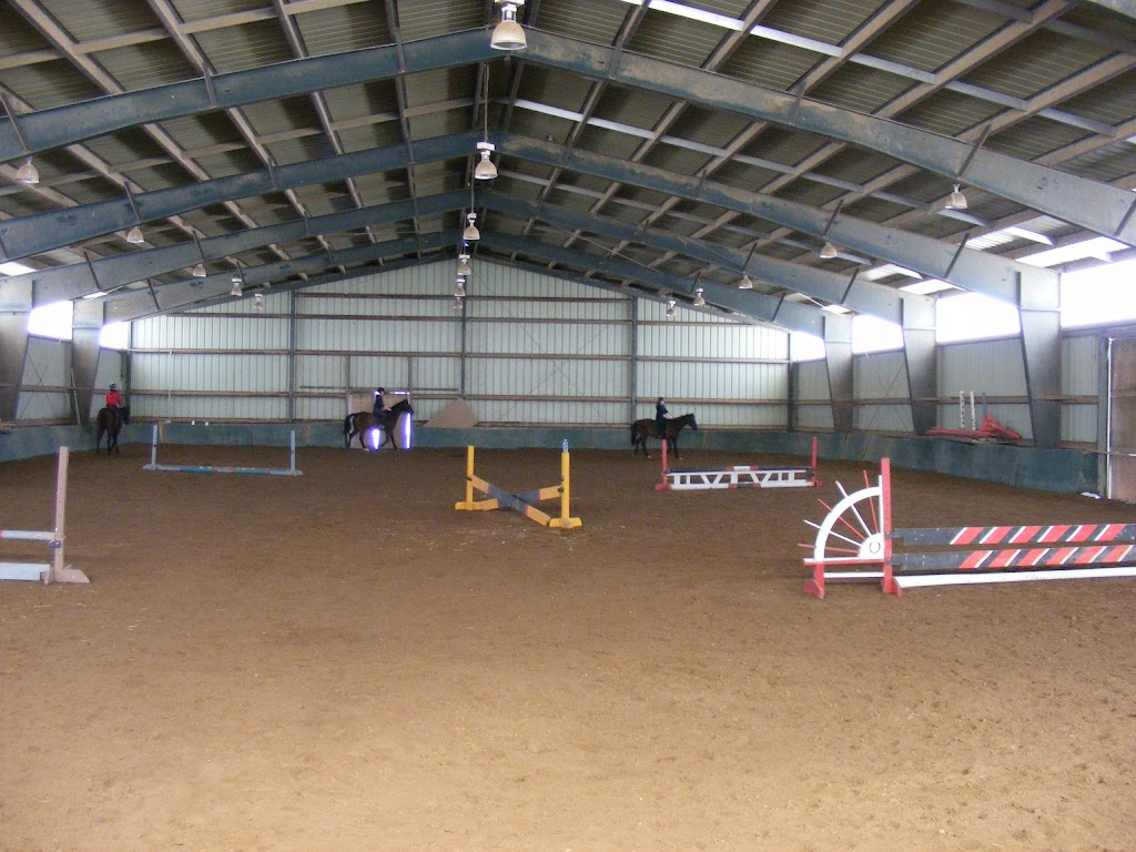 Churchill Chimes Equestrian Centre | 246 Webb Rd, Whitchurch-Stouffville, ON L4A 7X4, Canada | Phone: (905) 642-6271