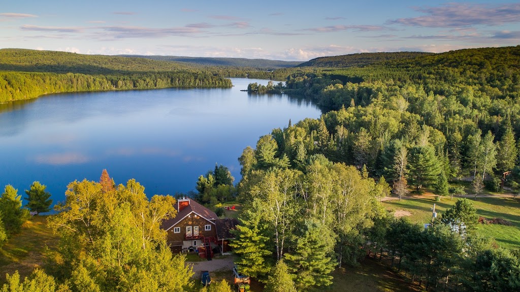 À lAube du Nord | 209 Chem. Marie Louise, Lac-Saint-Paul, QC J0W 1K0, Canada | Phone: (819) 587-4355