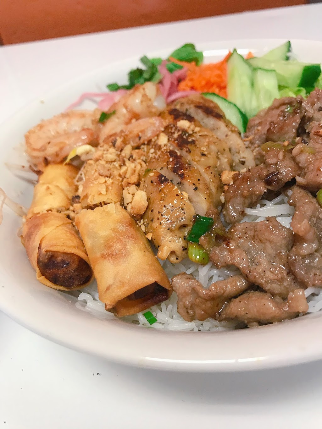 Pho Yo Vietnamese Cuisine | B, 513 Saint Marys Road, Winnipeg, MB R2M 3L2, Canada | Phone: (204) 615-0234