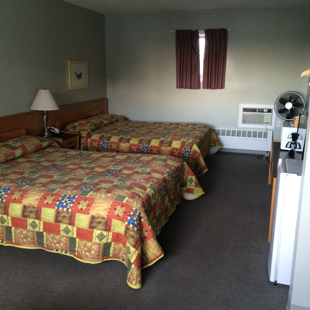 Raccoon Lodge Motel | 4515 Lakeshore Dr, Sylvan Lake, AB T4S 1C3, Canada | Phone: (403) 887-5423