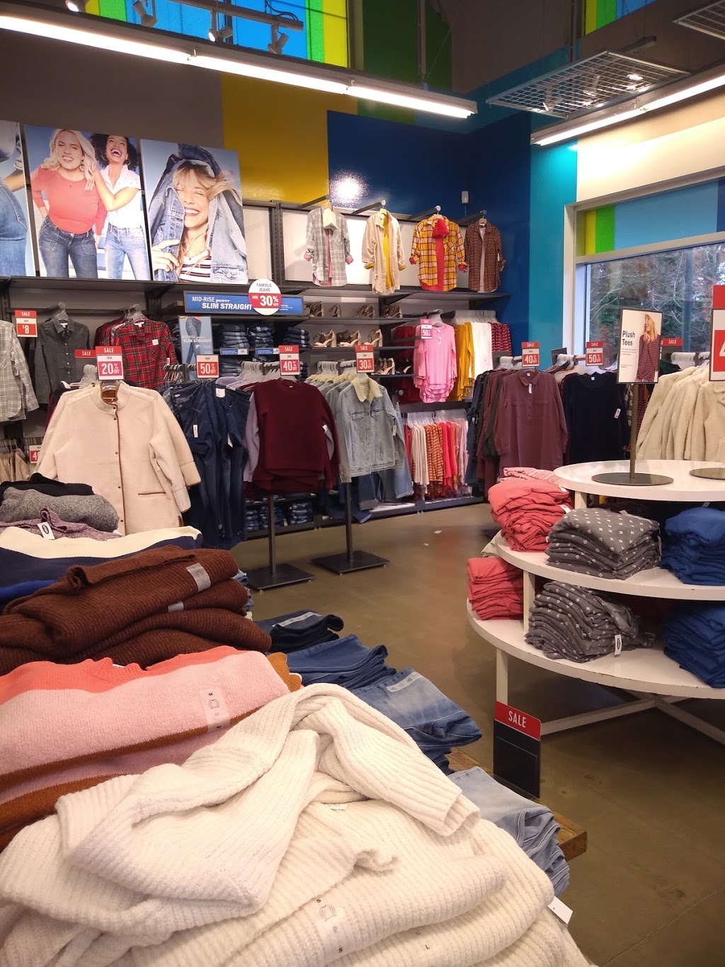 Old Navy | 860 Main St, West Vancouver, BC V7T 2Z3, Canada | Phone: (604) 921-8808