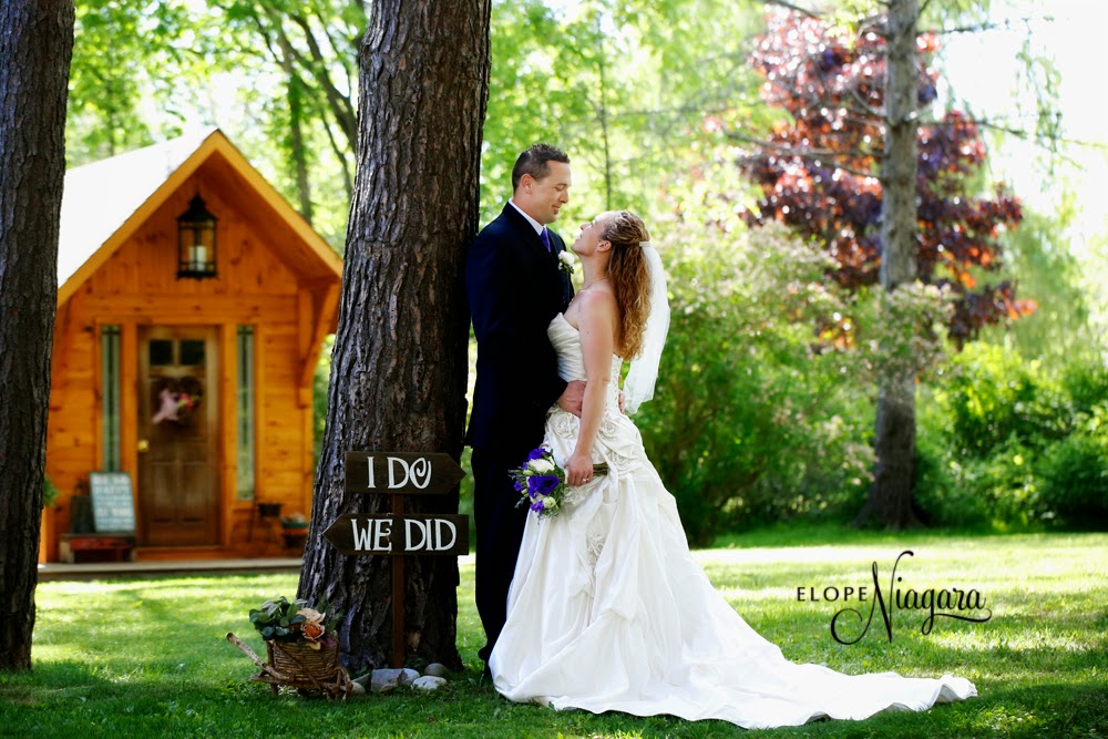 Elope Niagara Little Log Wedding Chapel and Drive through kiosk | 3787 Switch Rd, Stevensville, ON L0S 1S0, Canada | Phone: (905) 382-1490