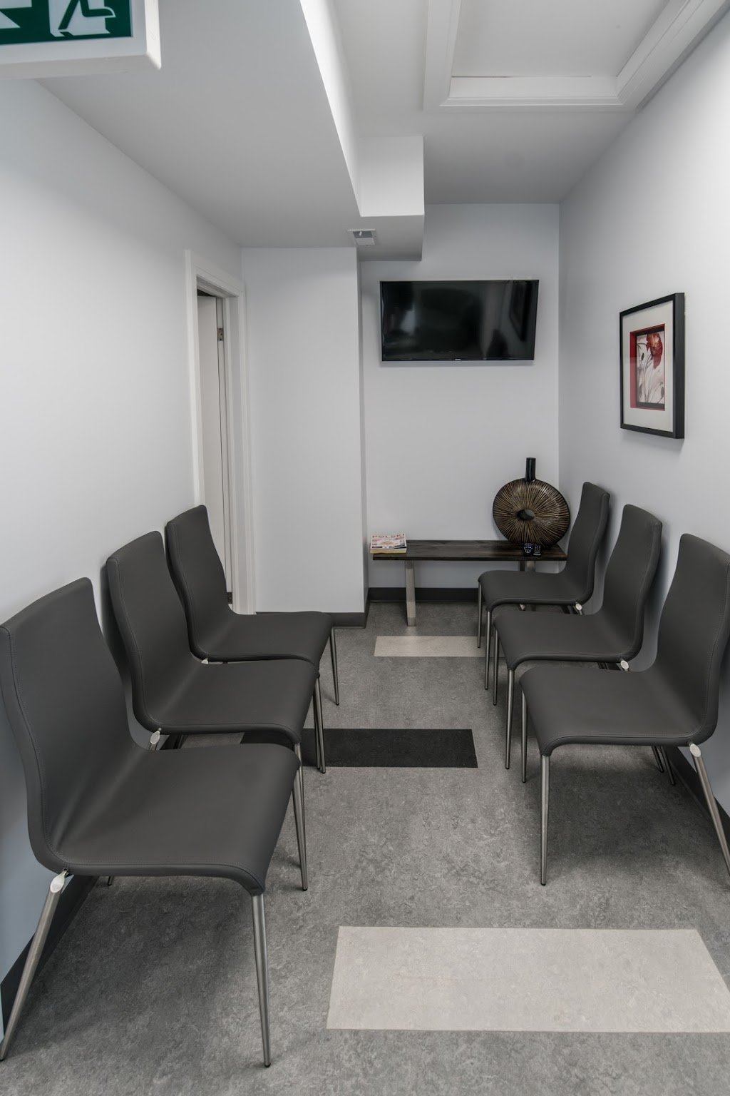 Red Door Dental (Dr. Derek Srokowski) | 3121 Hurontario St, Mississauga, ON L5A 2G9, Canada | Phone: (905) 277-1717