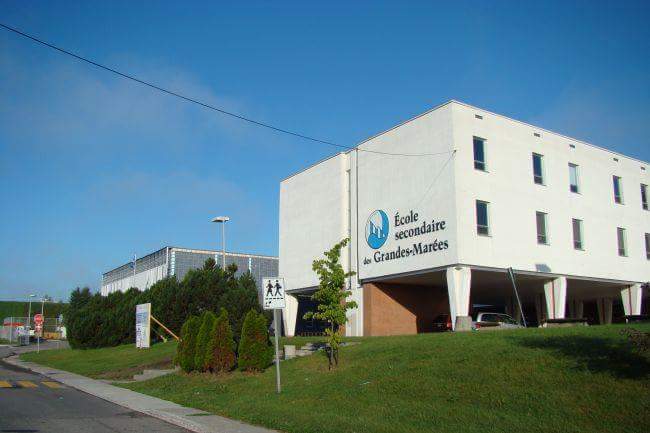 School Secondary Des Grandes-Marées | 1802 Av. John Kane, La Baie, QC G7B 1K2, Canada | Phone: (418) 544-2843