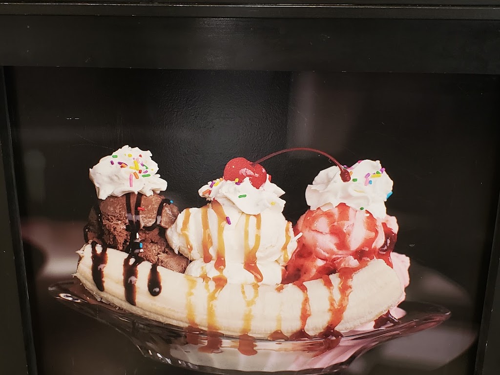 The Ice Cream Shoppe | 3 Manitoba St, Bracebridge, ON P1L 1S4, Canada | Phone: (705) 644-1180