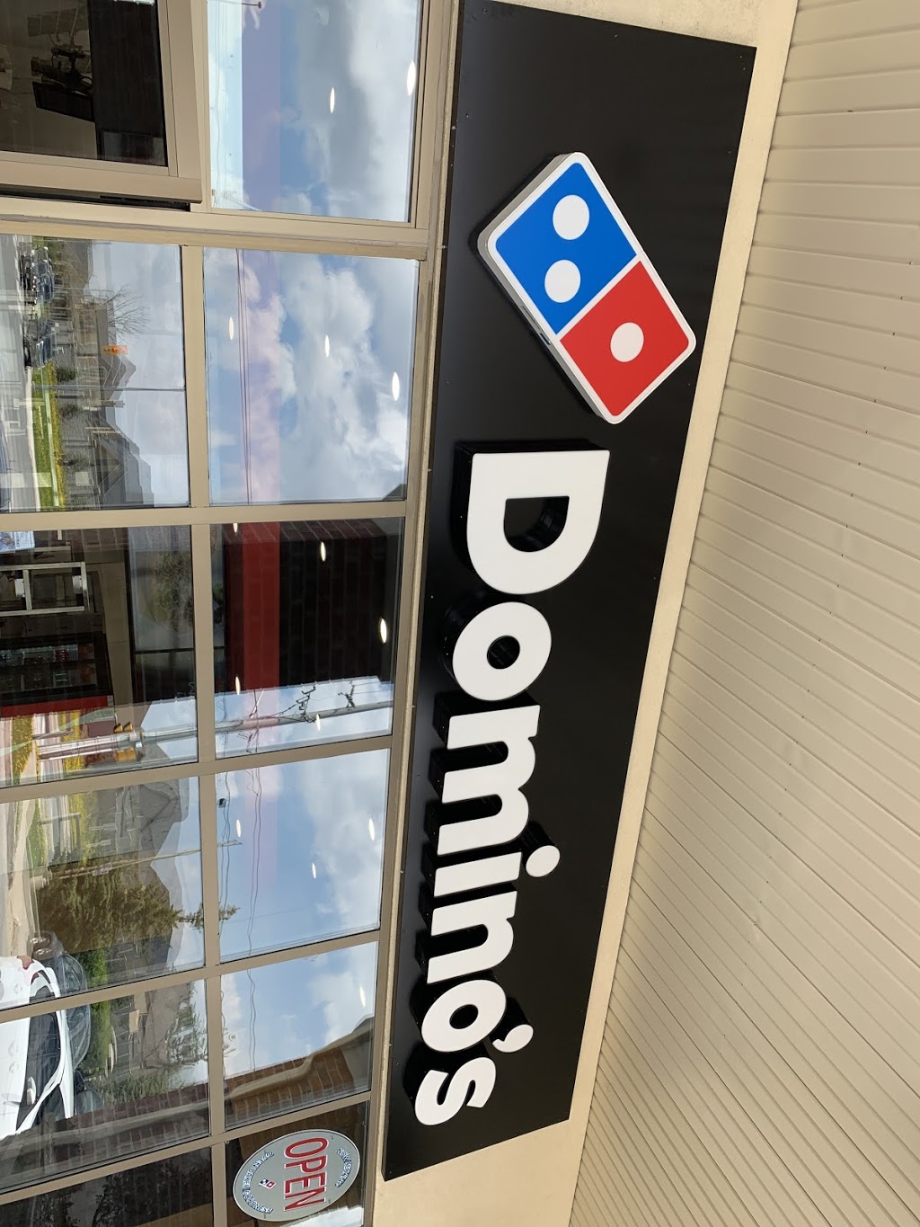 Dominos Pizza | 3068 Mayfield Rd UNIT 2, Brampton, ON L6Z 0E3, Canada | Phone: (365) 333-0033