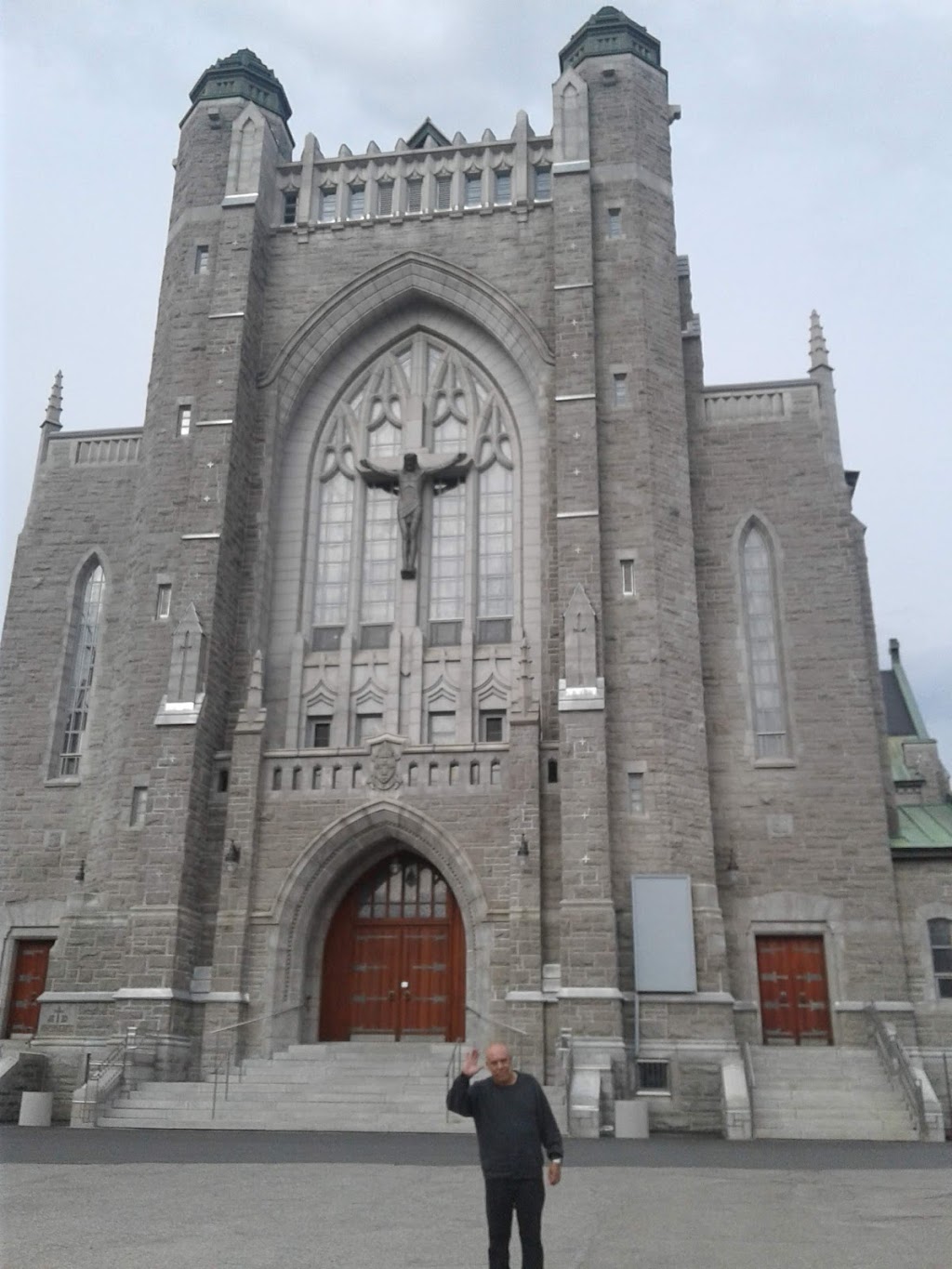 Cathédrale St-Michel | 130 Rue de la Cathédrale, Sherbrooke, QC J1H 4L9, Canada | Phone: (819) 563-9934