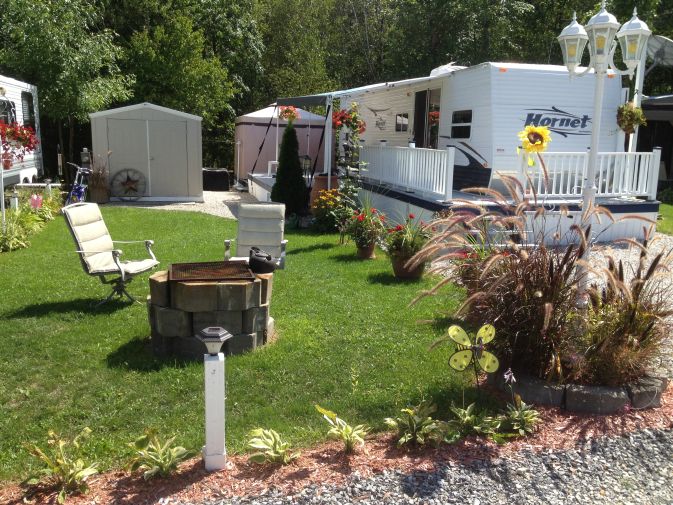 Camping Russeltown | 258 Rue Notre Dame, Saint-Chrysostome, QC J0S 1R0, Canada | Phone: (450) 826-4841