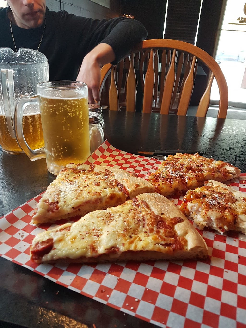 Uncle Daves Pizzeria | 100 Kalamalka Lake Rd, Vernon, BC V1T 7M2, Canada | Phone: (250) 558-4228