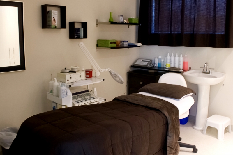 Clinique Esthétique Roselyne | 3244 Boulevard Saint-Jean, Trois-Rivières, QC G9B 2M1, Canada | Phone: (819) 377-9036