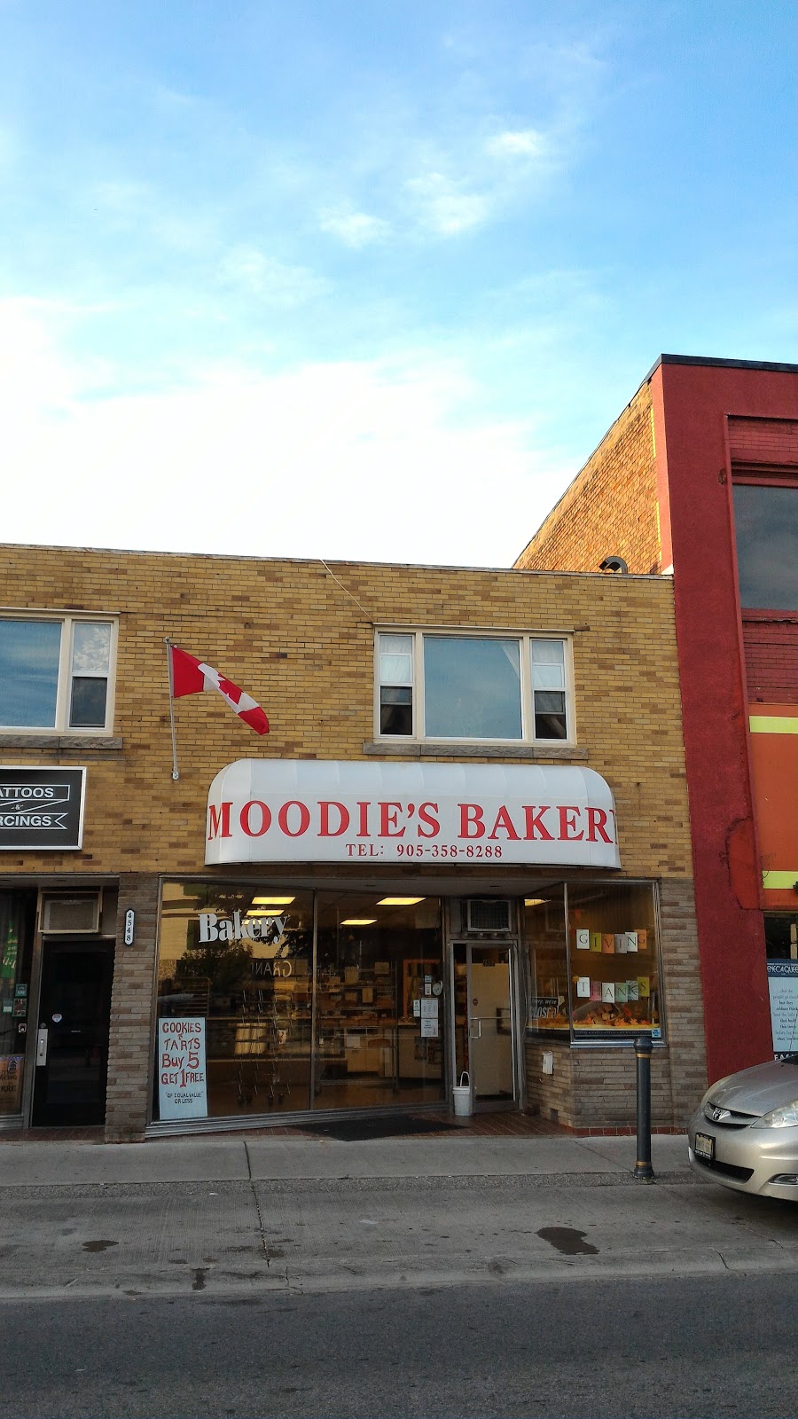 Moodies Bakery | 4552 Queen St, Niagara Falls, ON L2E 6X5, Canada | Phone: (905) 358-8288