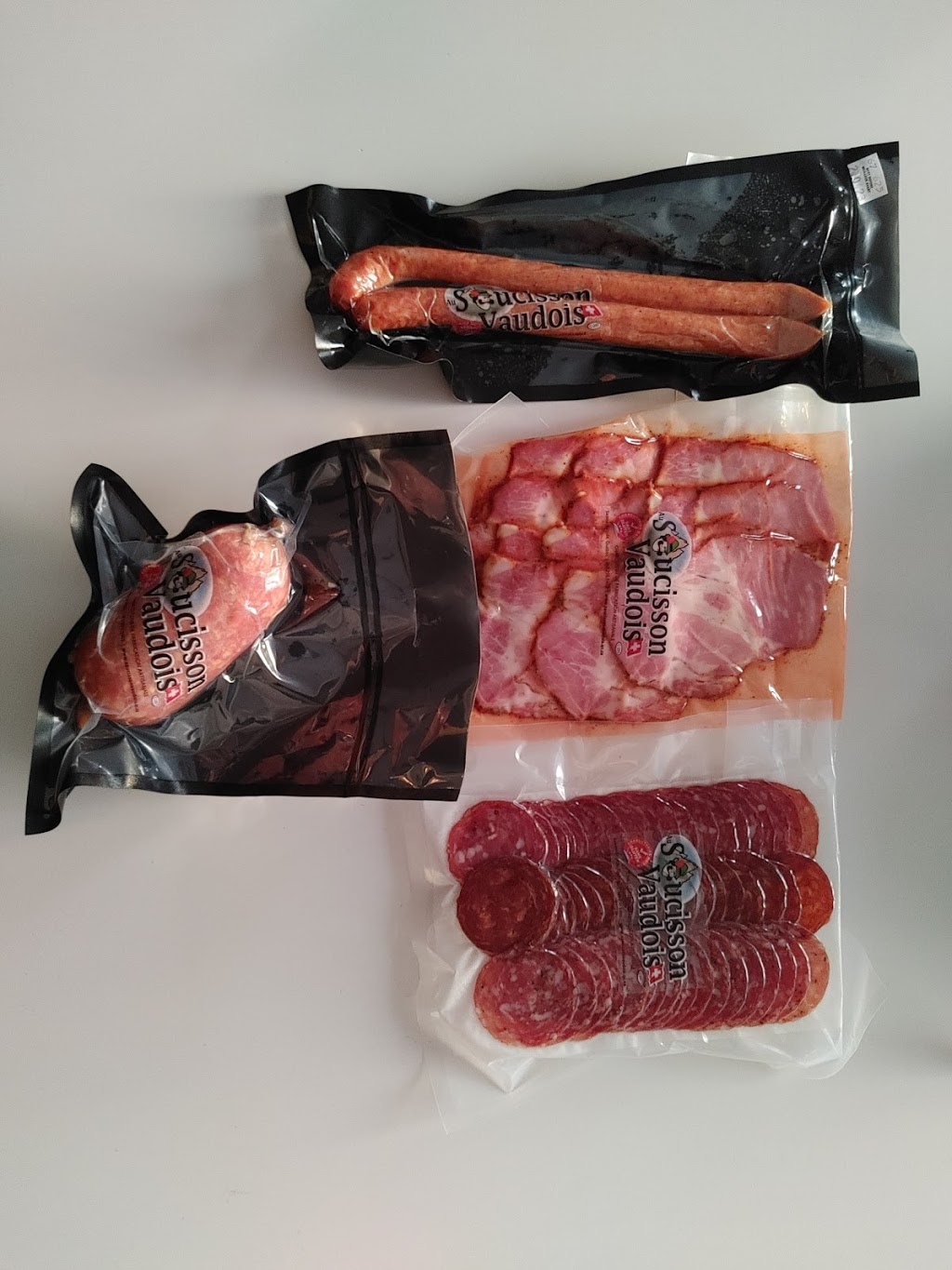 Saucisson Vaudois (Au) | 368 Rue Principale, Sainte-Brigide-dIberville, QC J0J 1X0, Canada | Phone: (450) 293-5402