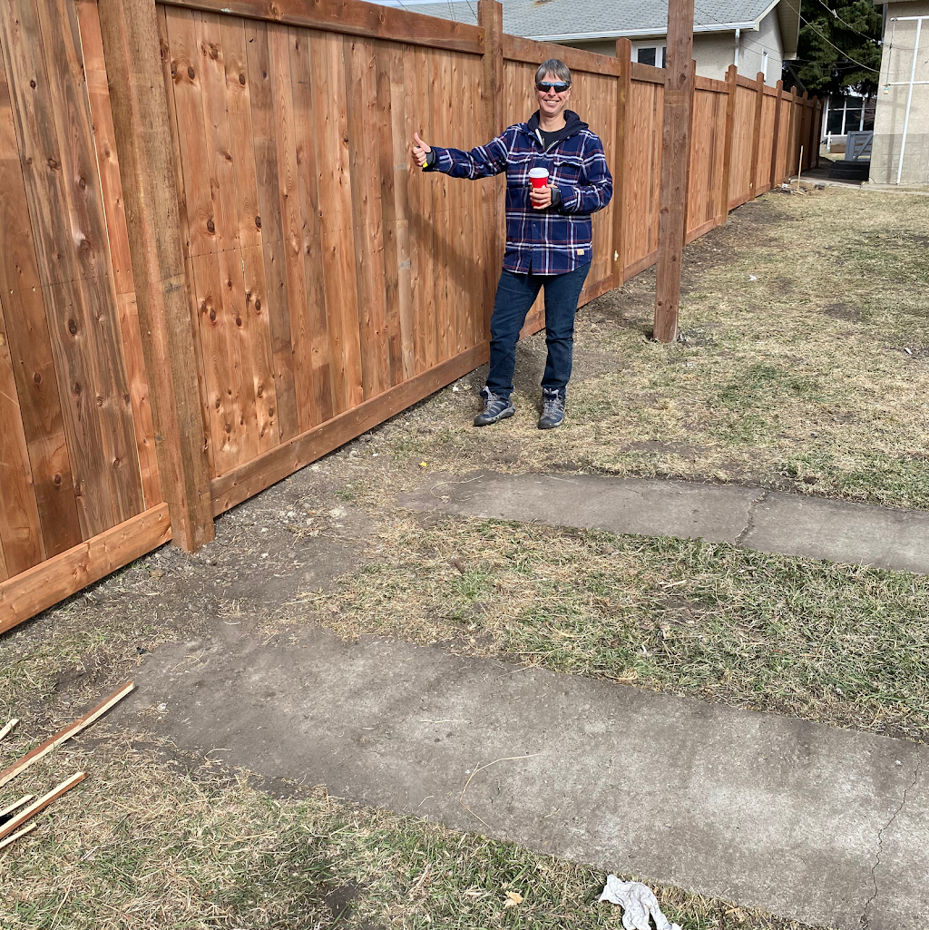 Alex Fence &deck services | 227 Heath Rd NW, Edmonton, AB T6R 1S1, Canada | Phone: (780) 802-1896