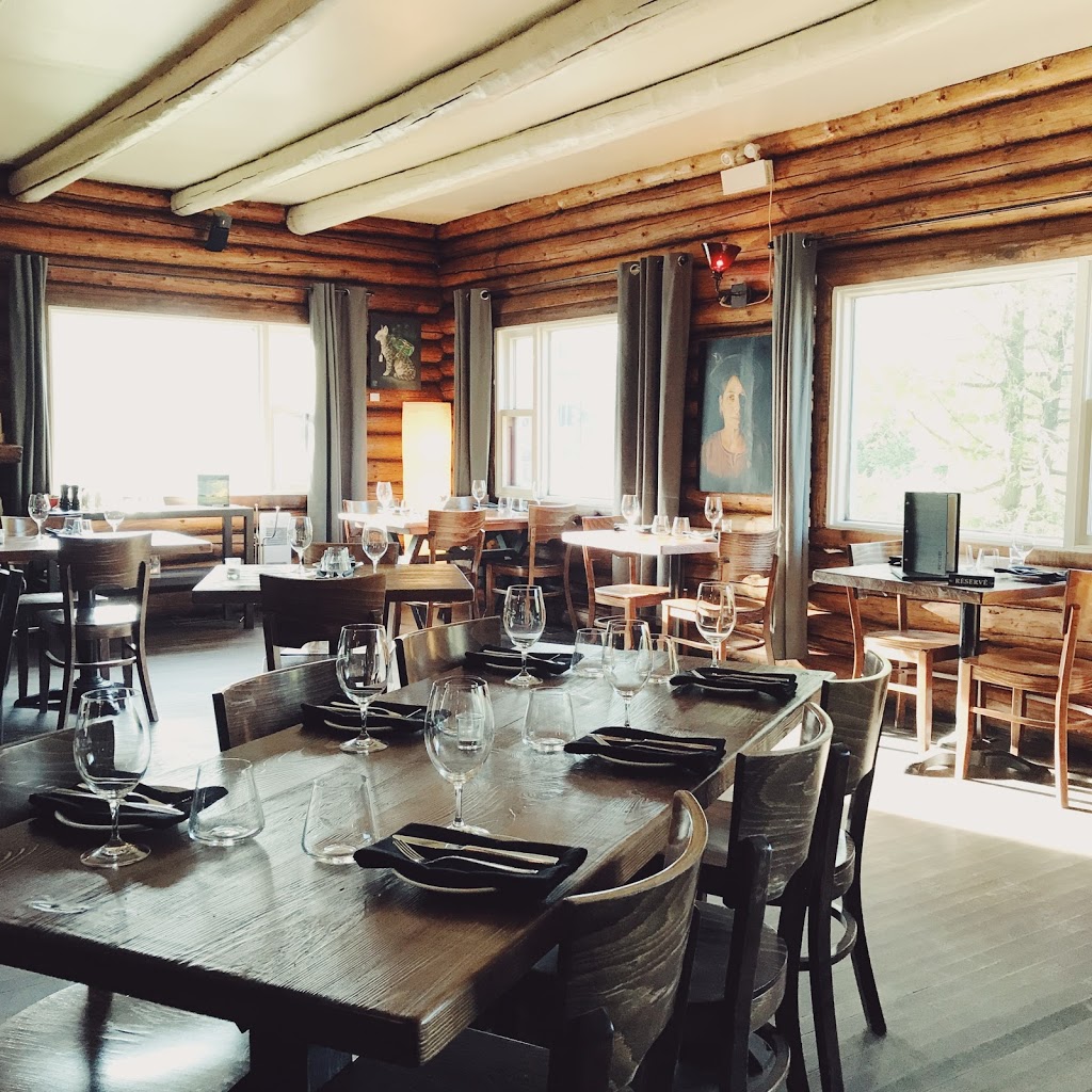 Le Rustique Bar et Restaurant | 1993 Chemin du Lac Supérieur, Lac-Supérieur, QC J0T 1P0, Canada | Phone: (819) 713-0445