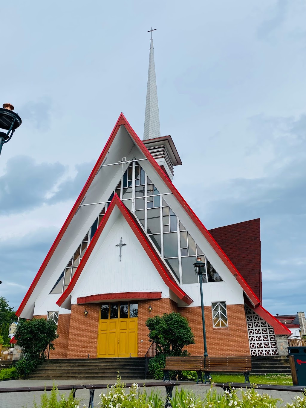 Holy Cross Church | 179 Rue de lÉglise, Tadoussac, QC G0T 2A0, Canada | Phone: (418) 235-4324