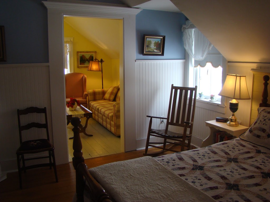 Gables Bed and Breakfast | 207 Point St, Stayner, ON L0M 1S0, Canada | Phone: (705) 517-0221