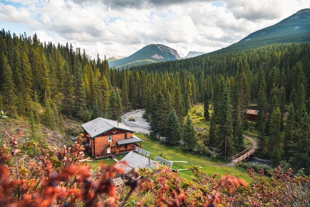 Sundance Lodge | Brewster Creek Trail, Improvement District No. 9, AB T1L 1C1, Canada | Phone: (403) 762-4551