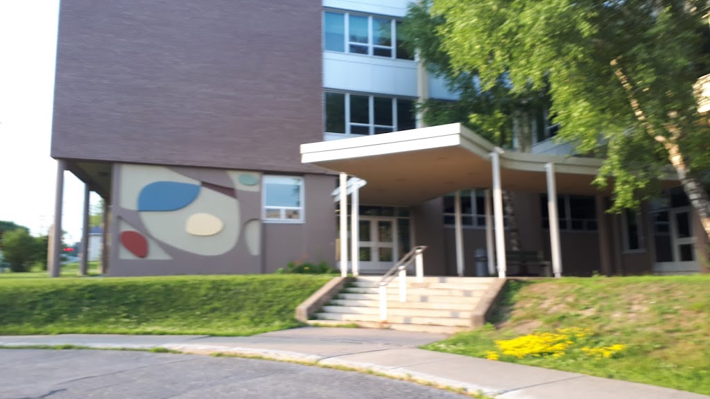 École de la Montée (Pavillon Le Ber) | 940 Rue de la Sainte-Famille, Sherbrooke, QC J1E 1V1, Canada | Phone: (819) 822-5333