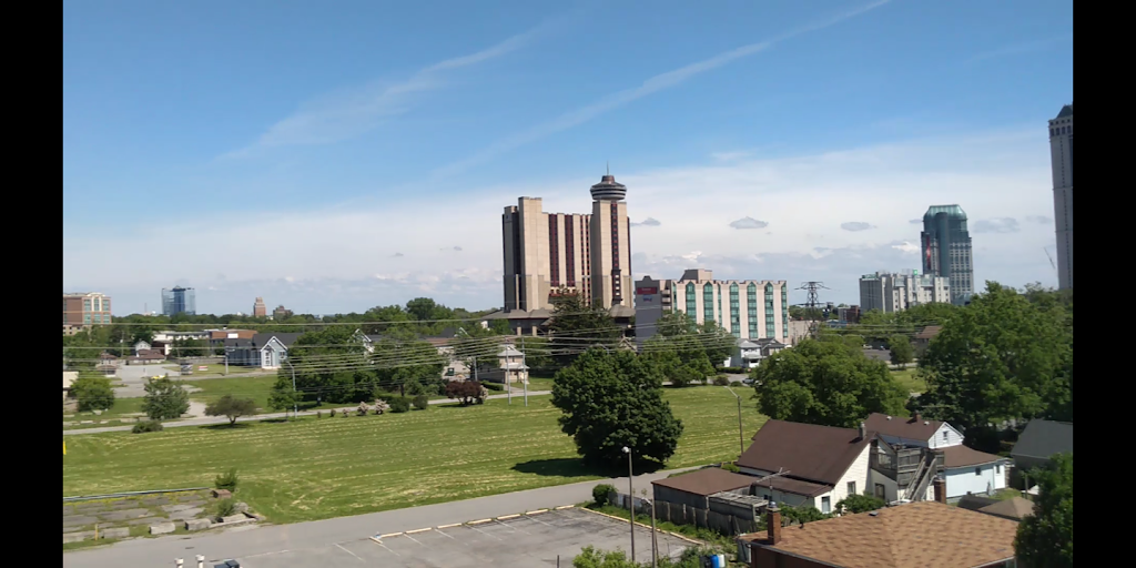 Ramada Niagara Falls Near the Falls | 5706 Ferry St, Niagara Falls, ON L2G 1S7, Canada | Phone: (905) 356-0052