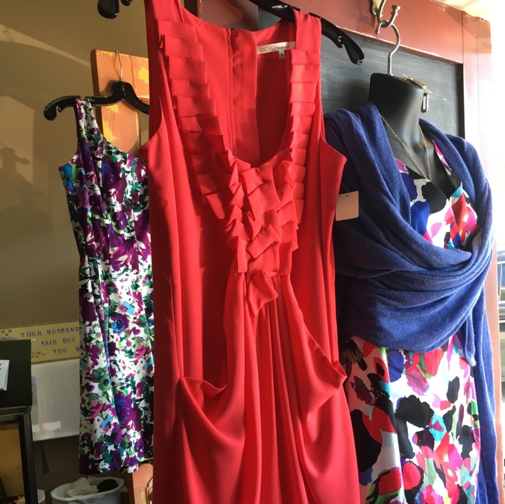 The Golden Hanger Consignment Boutique | 121 Jubilee St, Duncan, BC V9L 1W6, Canada | Phone: (778) 422-3036